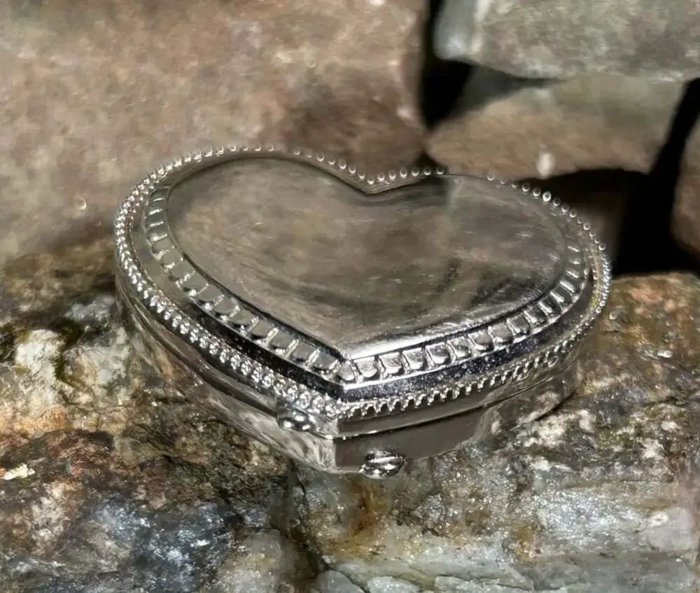Estée Lauder Vintage Silver tone Heart Shaped perfume box